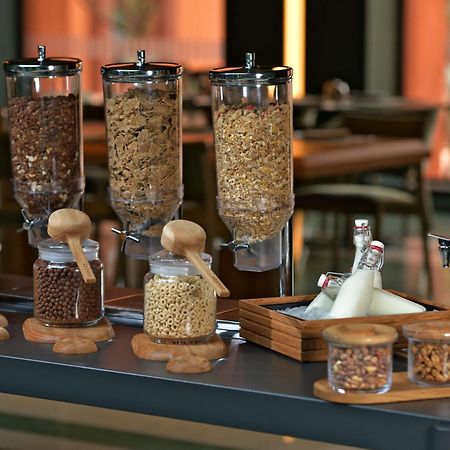 Doubletree By Hilton Ben Guerir Hotel & Residences Benguerir Bagian luar foto