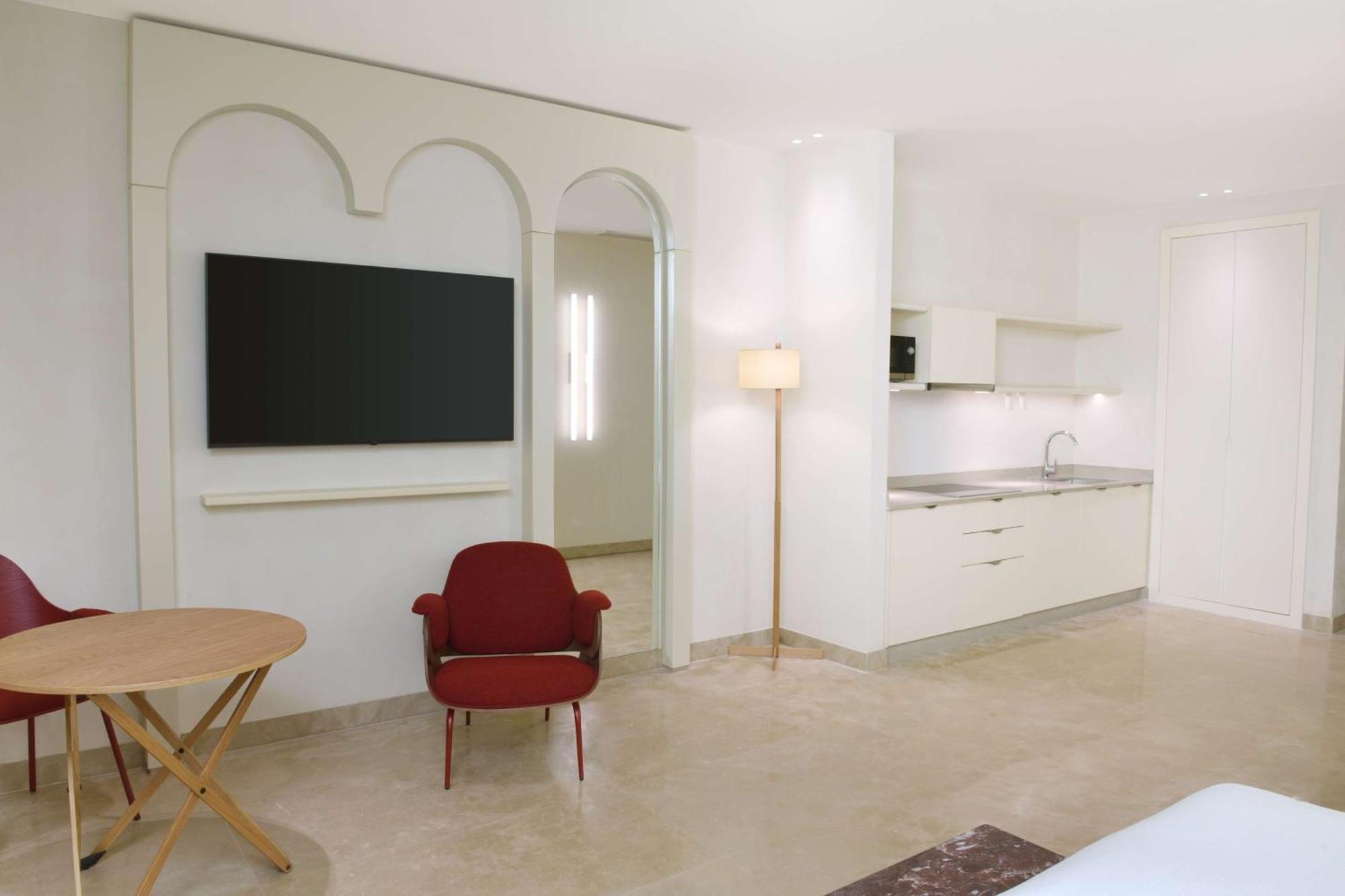 Doubletree By Hilton Ben Guerir Hotel & Residences Benguerir Bagian luar foto