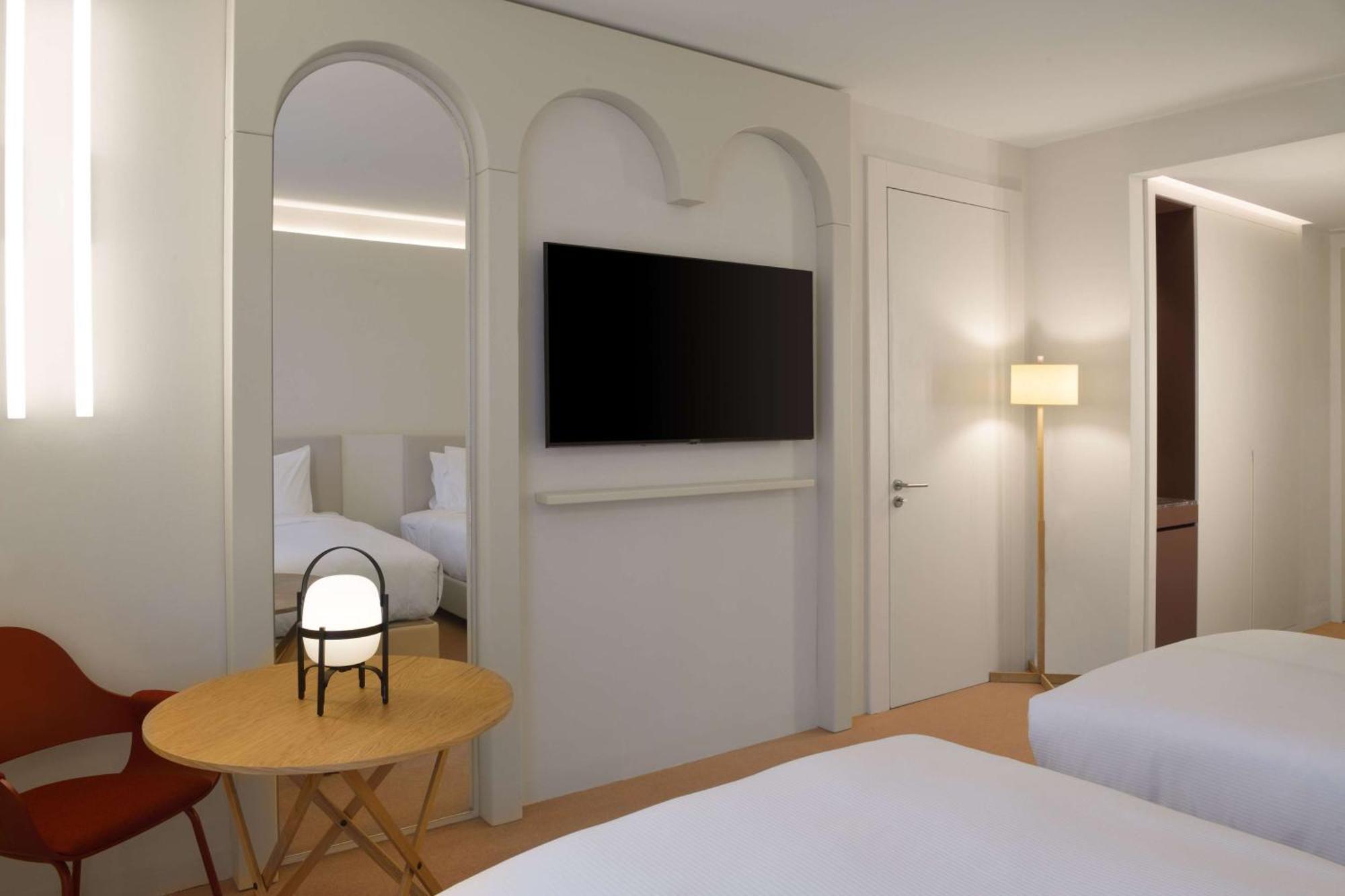 Doubletree By Hilton Ben Guerir Hotel & Residences Benguerir Bagian luar foto