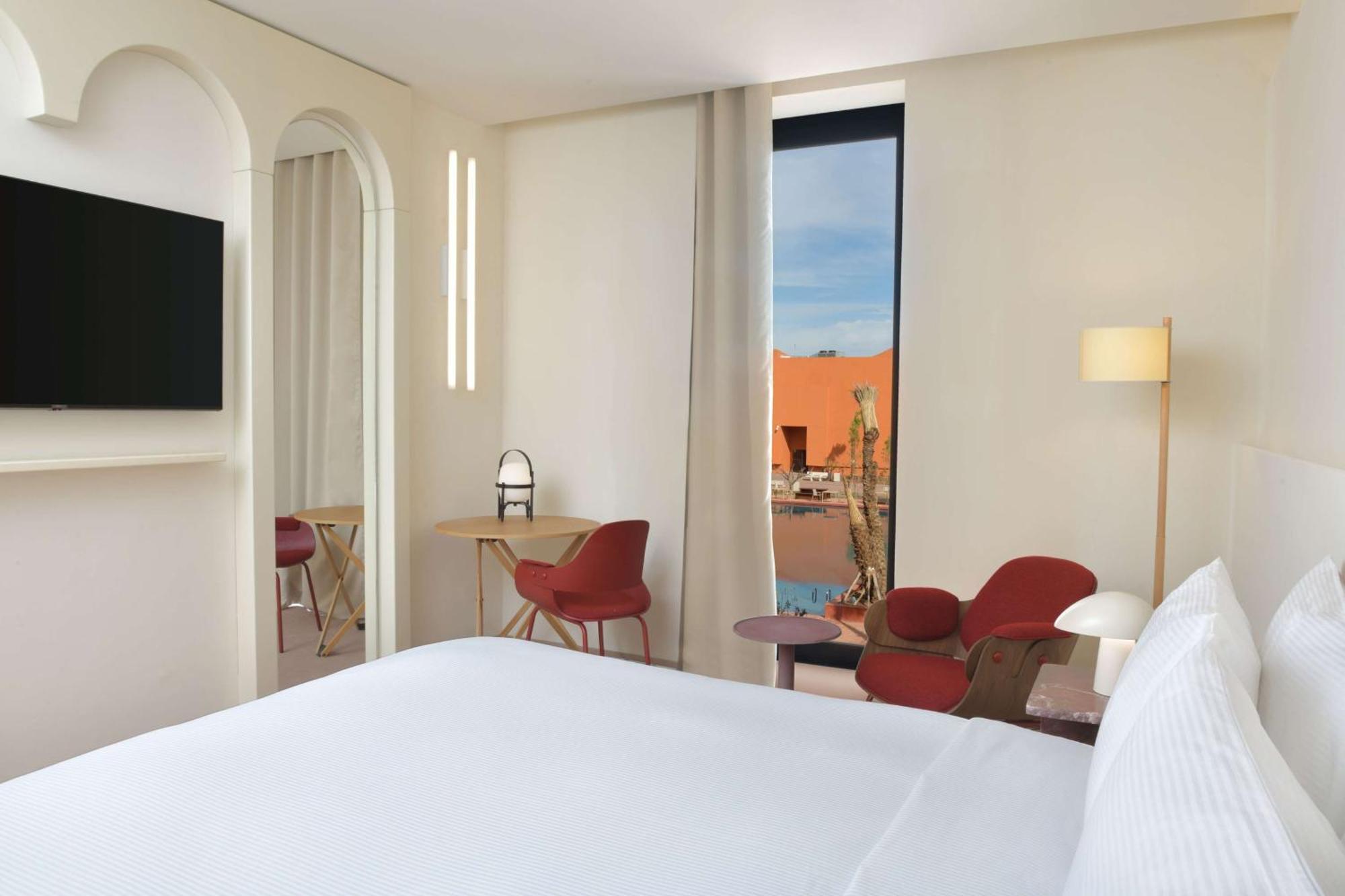 Doubletree By Hilton Ben Guerir Hotel & Residences Benguerir Bagian luar foto