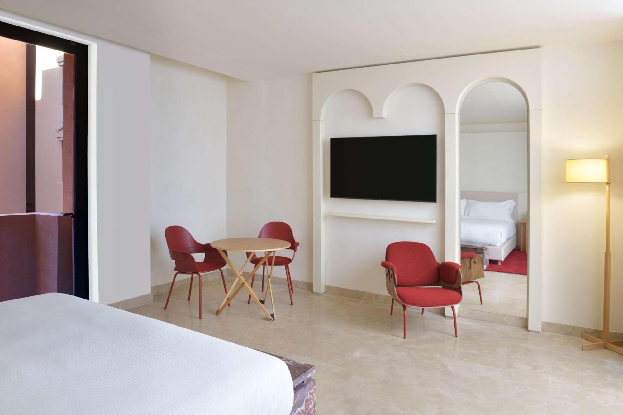 Doubletree By Hilton Ben Guerir Hotel & Residences Benguerir Bagian luar foto