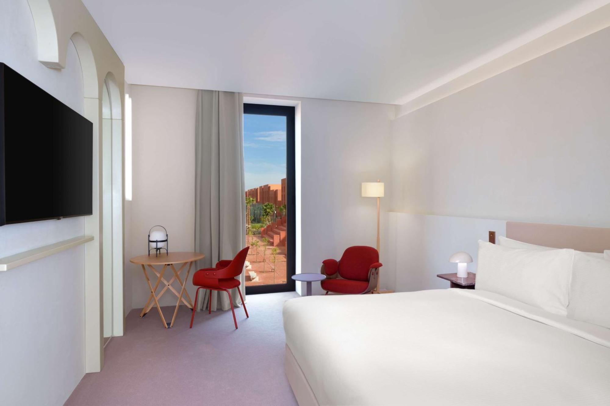 Doubletree By Hilton Ben Guerir Hotel & Residences Benguerir Bagian luar foto