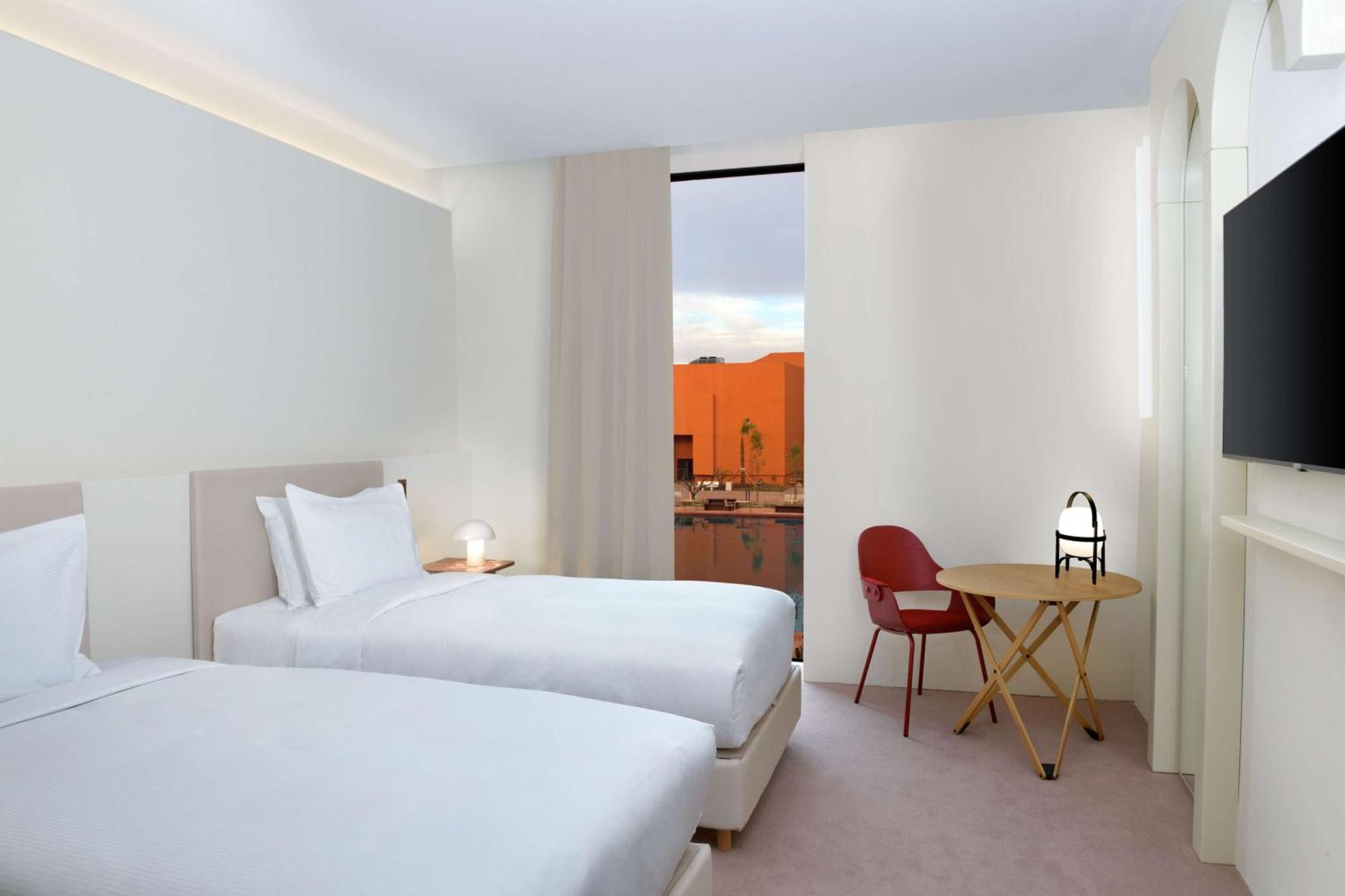 Doubletree By Hilton Ben Guerir Hotel & Residences Benguerir Bagian luar foto