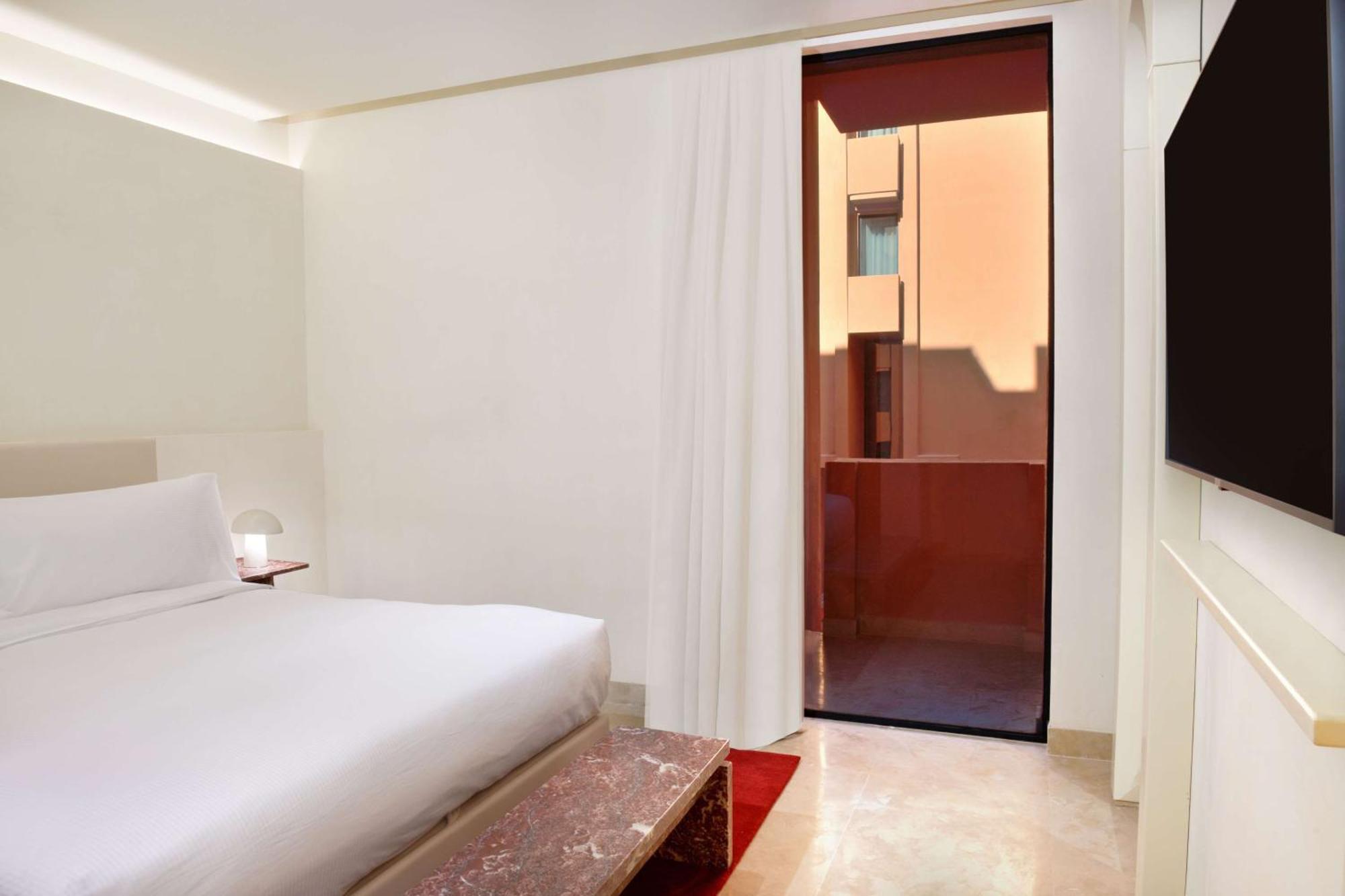 Doubletree By Hilton Ben Guerir Hotel & Residences Benguerir Bagian luar foto