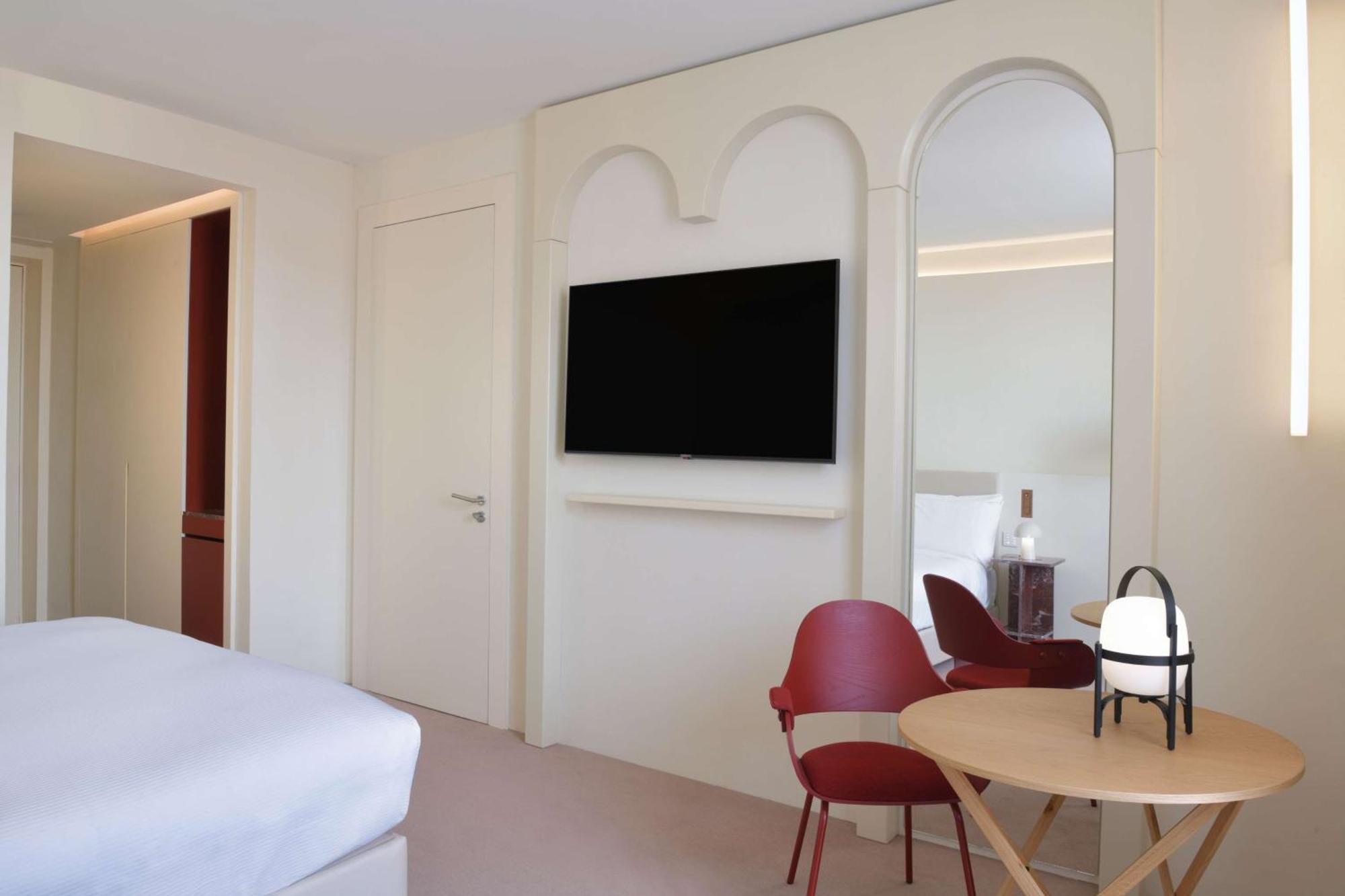 Doubletree By Hilton Ben Guerir Hotel & Residences Benguerir Bagian luar foto