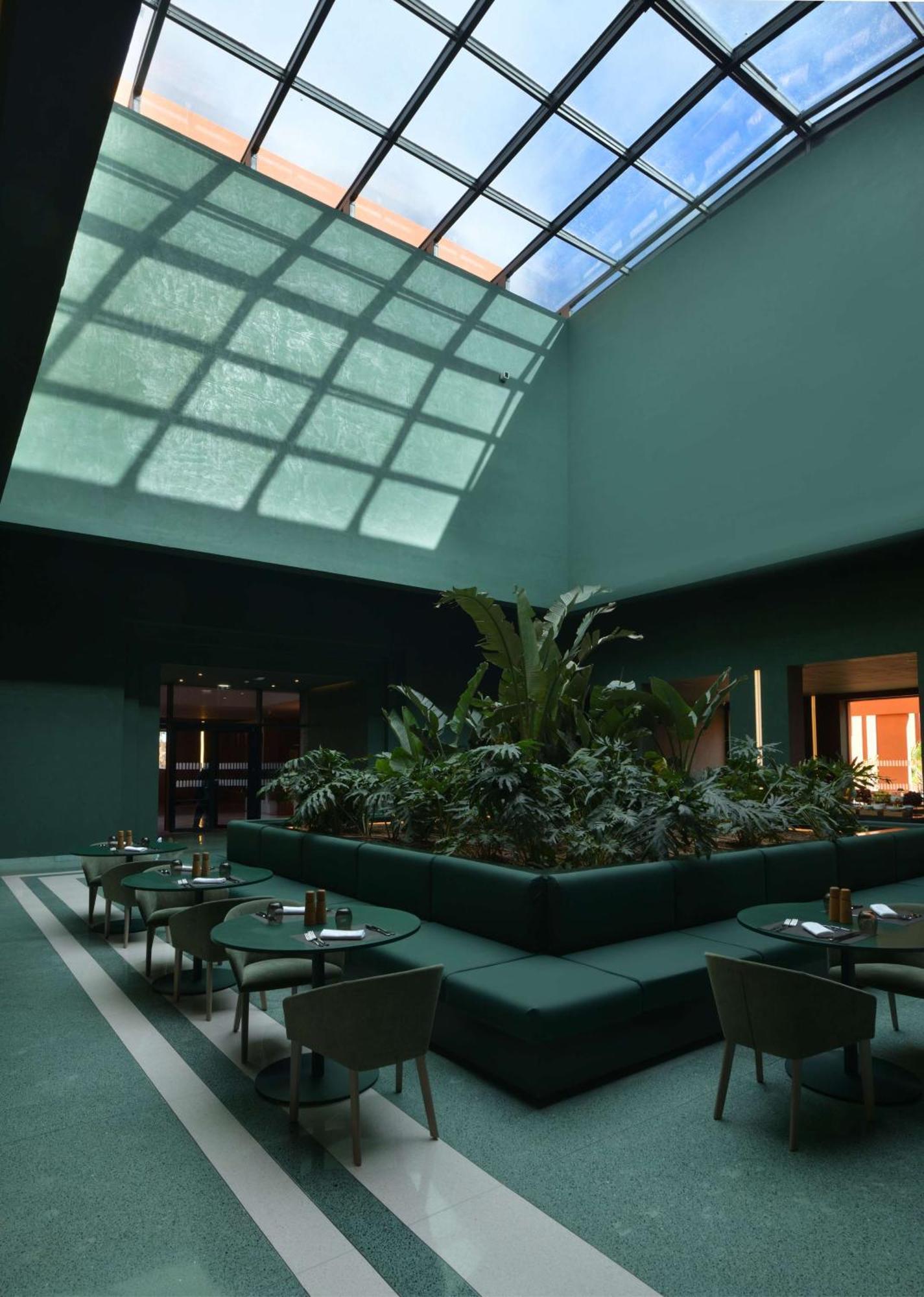 Doubletree By Hilton Ben Guerir Hotel & Residences Benguerir Bagian luar foto