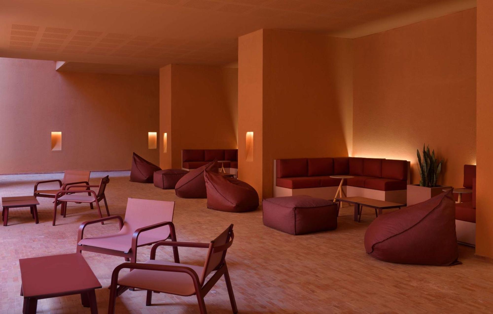 Doubletree By Hilton Ben Guerir Hotel & Residences Benguerir Bagian luar foto