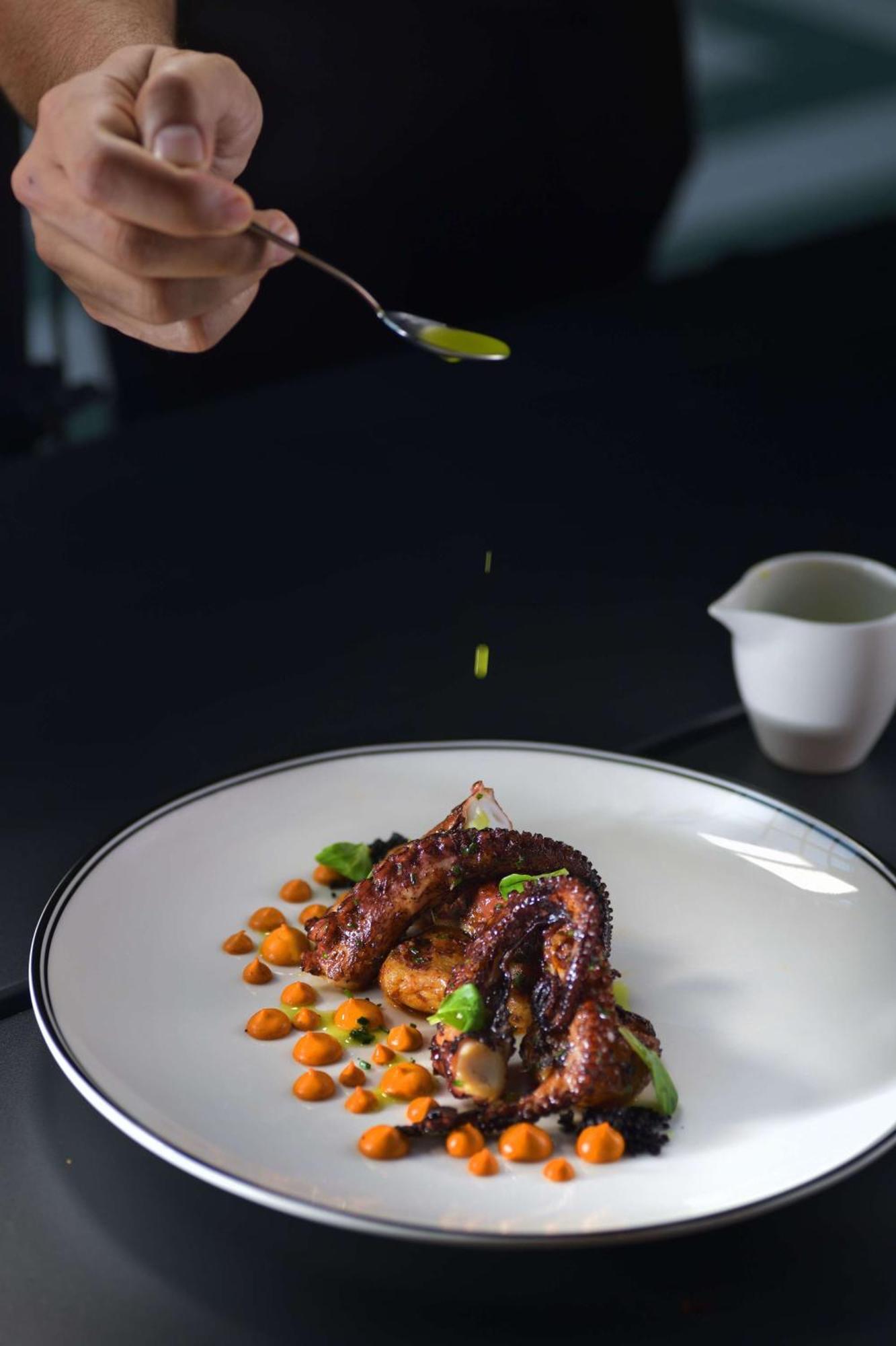 Doubletree By Hilton Ben Guerir Hotel & Residences Benguerir Bagian luar foto