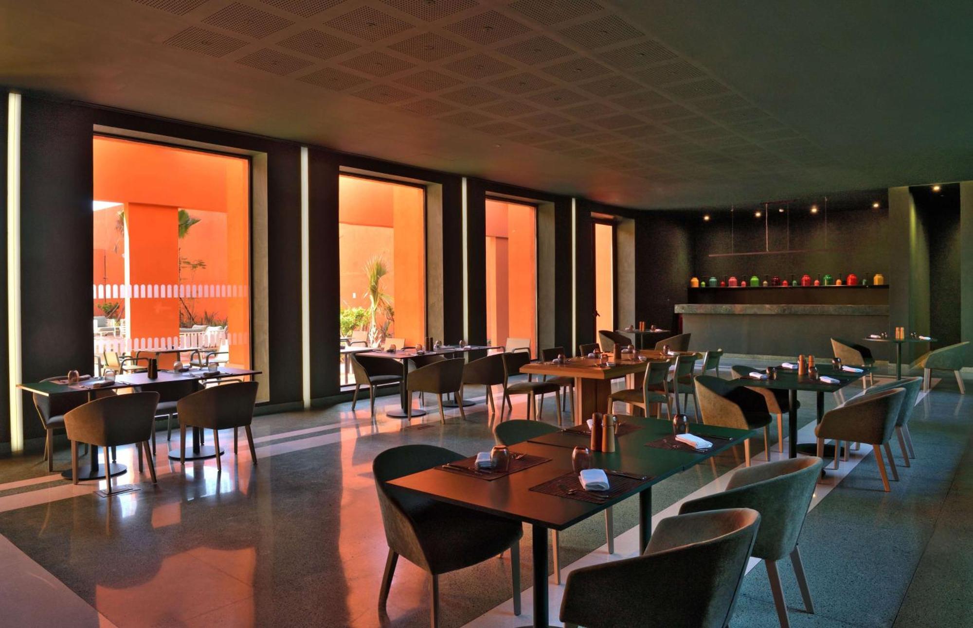 Doubletree By Hilton Ben Guerir Hotel & Residences Benguerir Bagian luar foto
