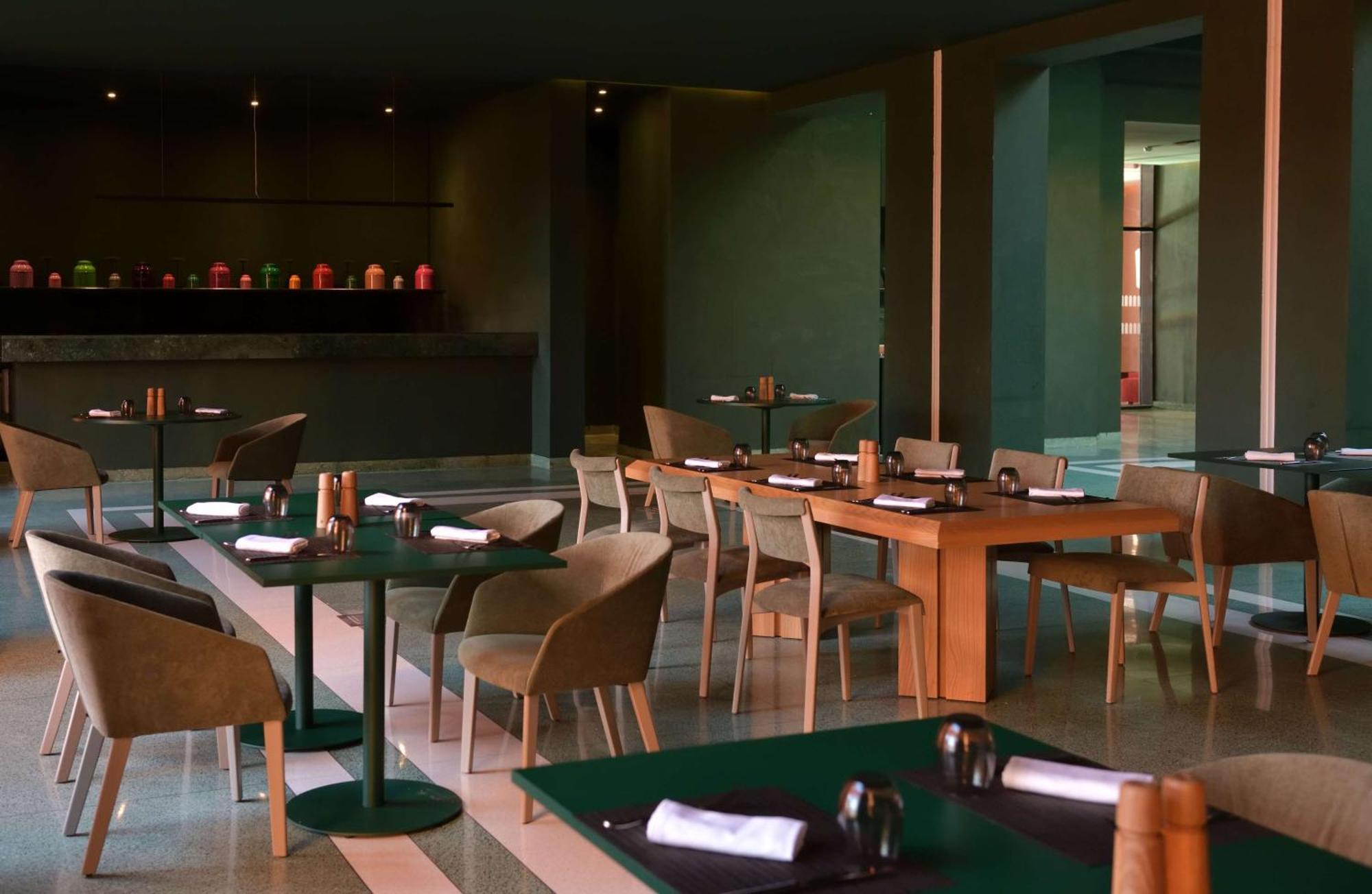 Doubletree By Hilton Ben Guerir Hotel & Residences Benguerir Bagian luar foto