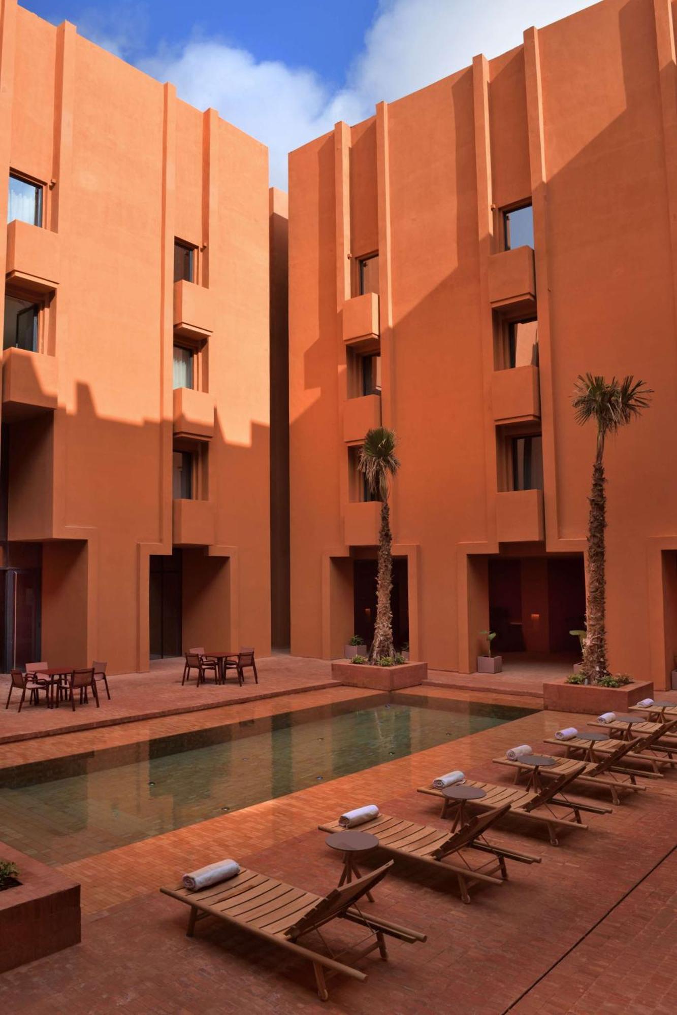 Doubletree By Hilton Ben Guerir Hotel & Residences Benguerir Bagian luar foto