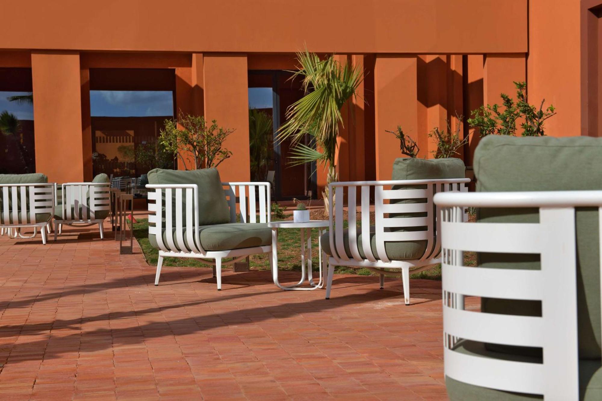 Doubletree By Hilton Ben Guerir Hotel & Residences Benguerir Bagian luar foto
