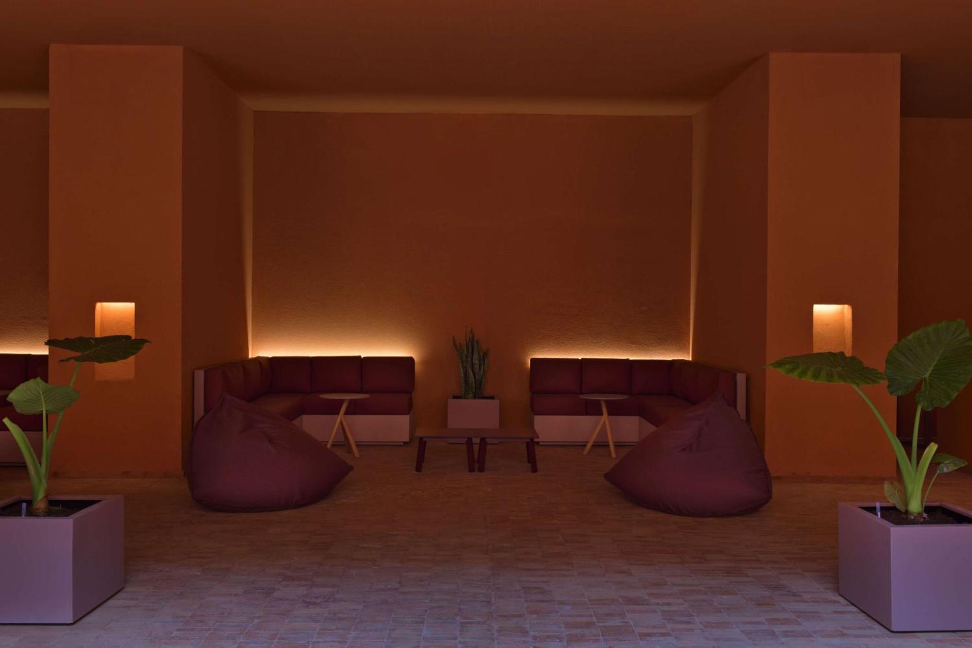 Doubletree By Hilton Ben Guerir Hotel & Residences Benguerir Bagian luar foto