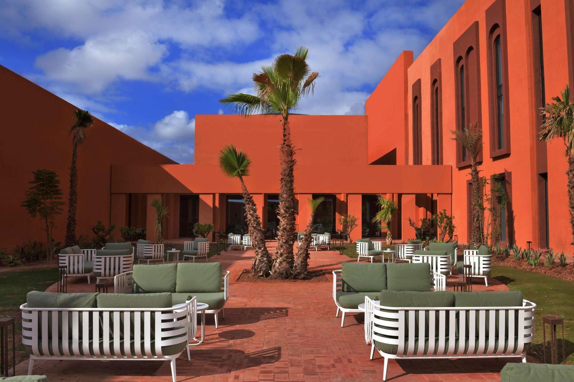 Doubletree By Hilton Ben Guerir Hotel & Residences Benguerir Bagian luar foto