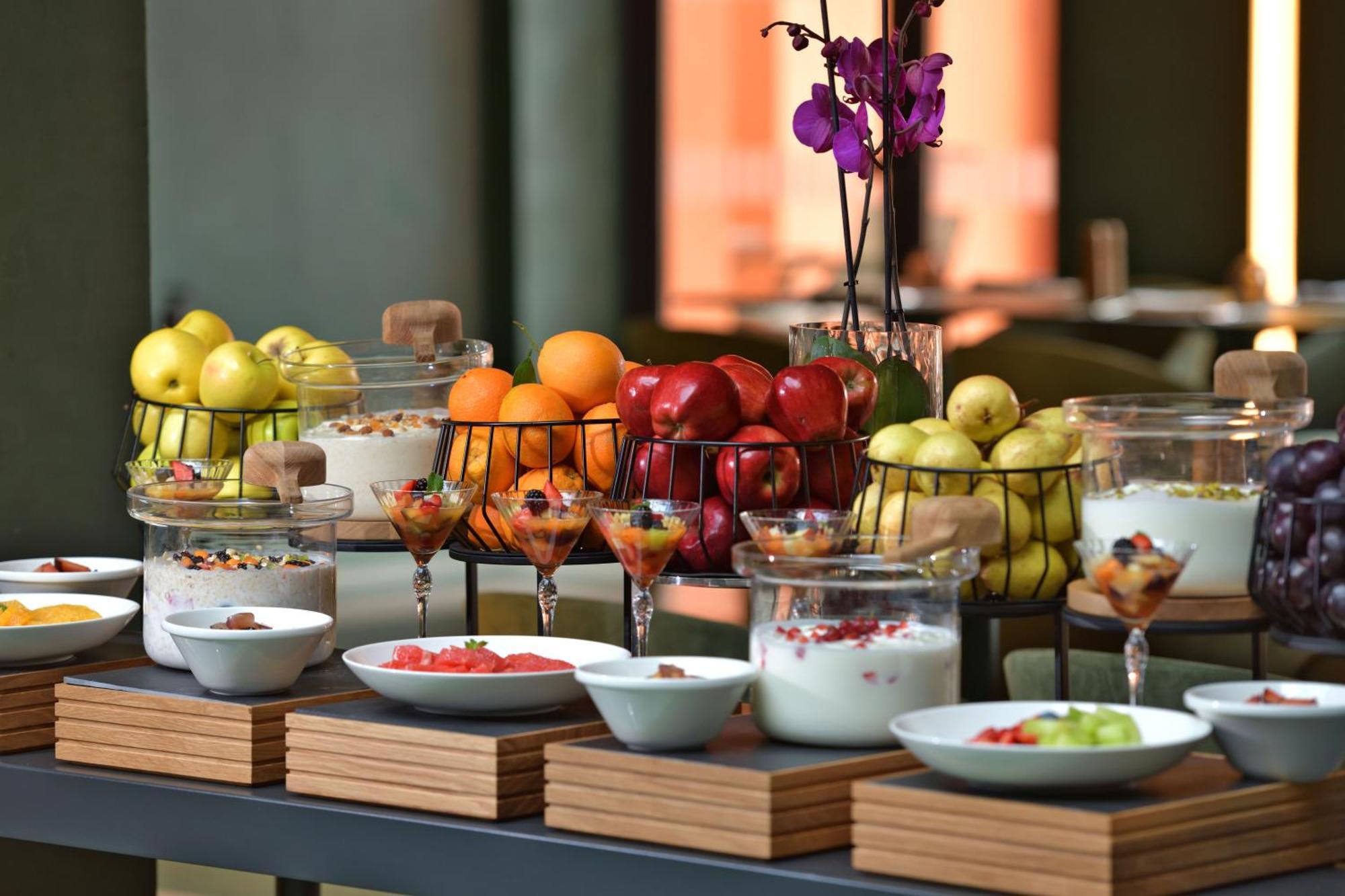 Doubletree By Hilton Ben Guerir Hotel & Residences Benguerir Bagian luar foto