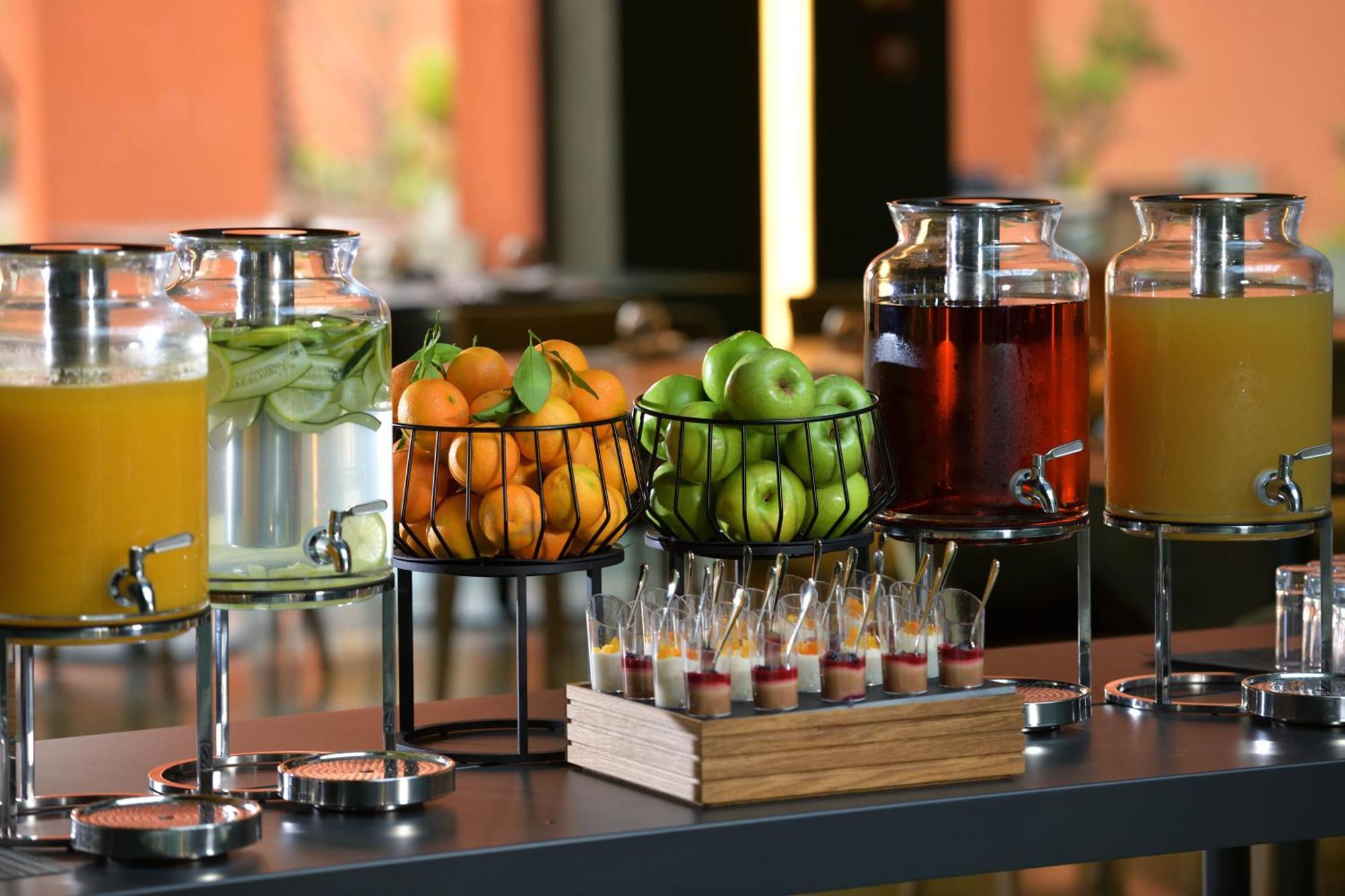 Doubletree By Hilton Ben Guerir Hotel & Residences Benguerir Bagian luar foto