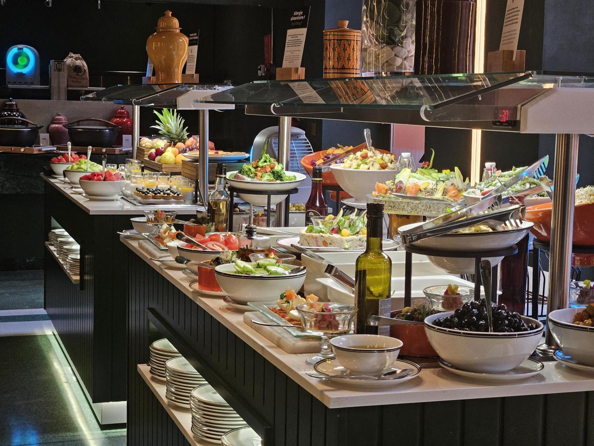 Doubletree By Hilton Ben Guerir Hotel & Residences Benguerir Bagian luar foto